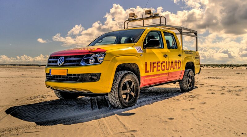 beach holiday clouds lifeguard
